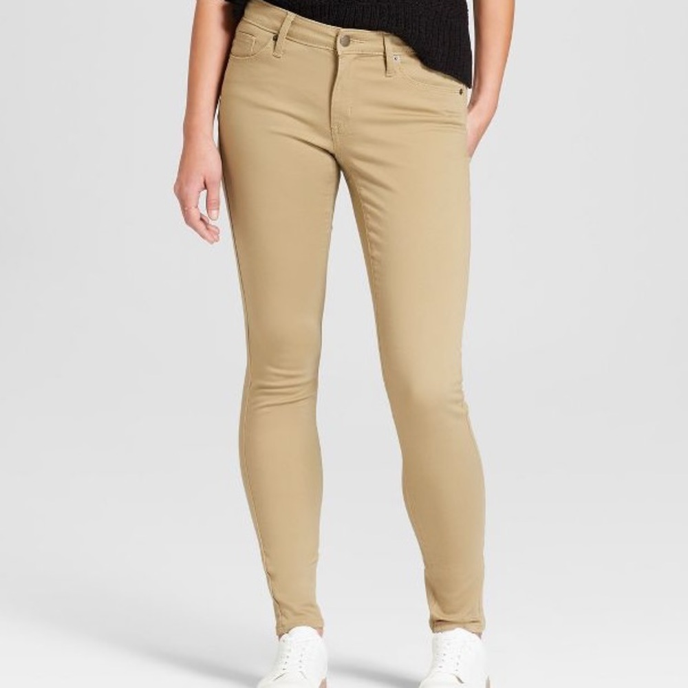 mid-rise khaki pants